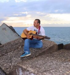 Kody event singer acoustic guitar